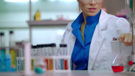 Female-lab-worker-in-science-laboratory.-Lab-researcher-working-with-liquid